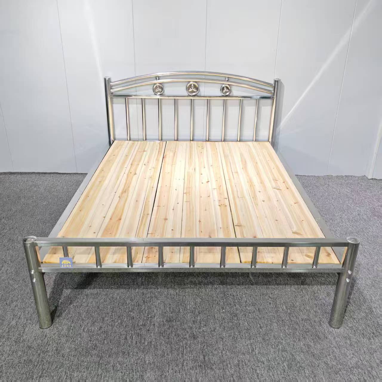 1.5米×1.9米不锈钢床配杉木床板370